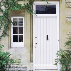 Johnstone's Exterior Gloss Brilliant White 2.5ltr